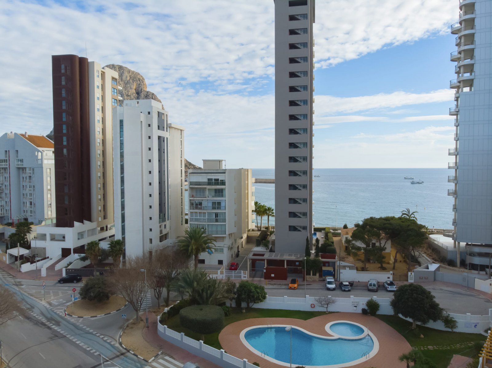 Ekskluzywne apartamenty, 100 m od morza z basenem i tarasami, Calpe