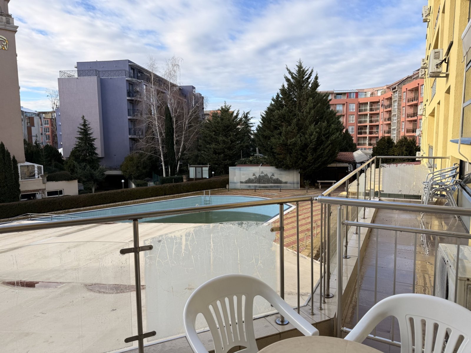 Studio-apartament tylko 300 m od plaży, położony w kompleksie Rainbow 1, w kurorcie Sonnenstrand, Bułgaria.