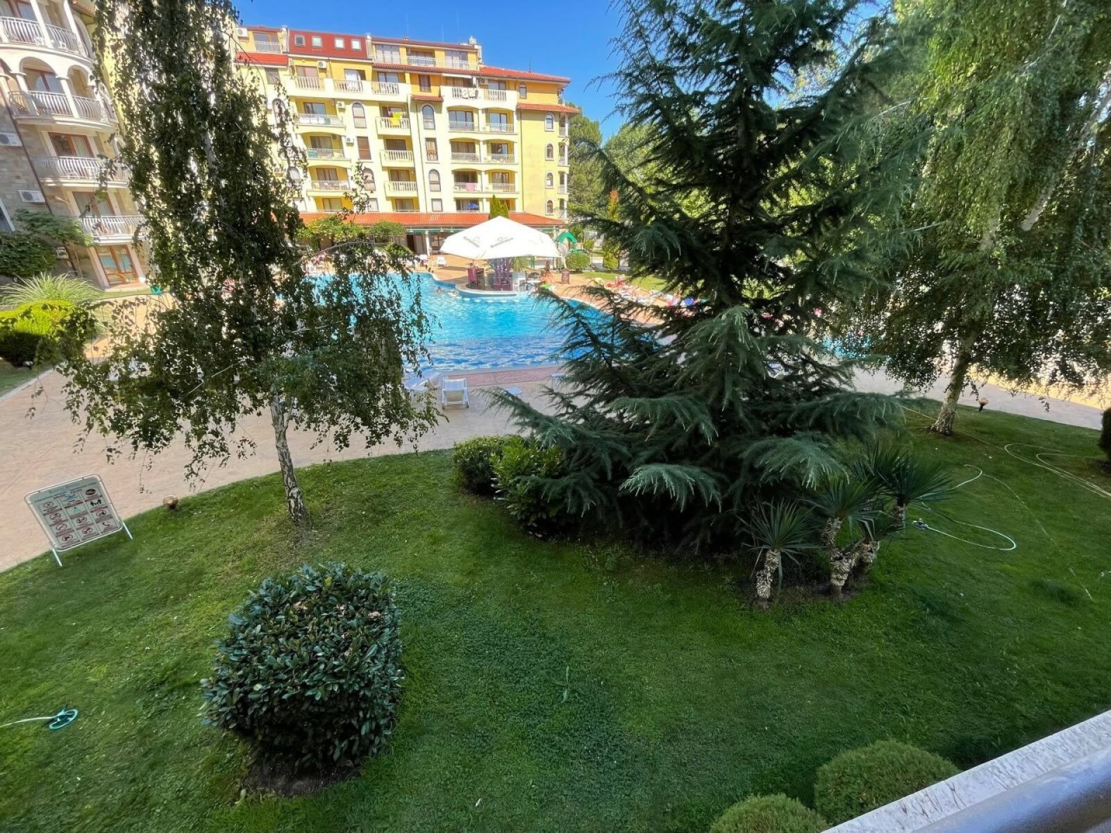 przestronne mieszkanie trzy-pokojowe z dwoma sypialniami i dwoma tarasami w kompleksie Summer Dreams, w najlepszej lokalizacji w kurorcie Słoneczny Brzeg, Bułgaria.