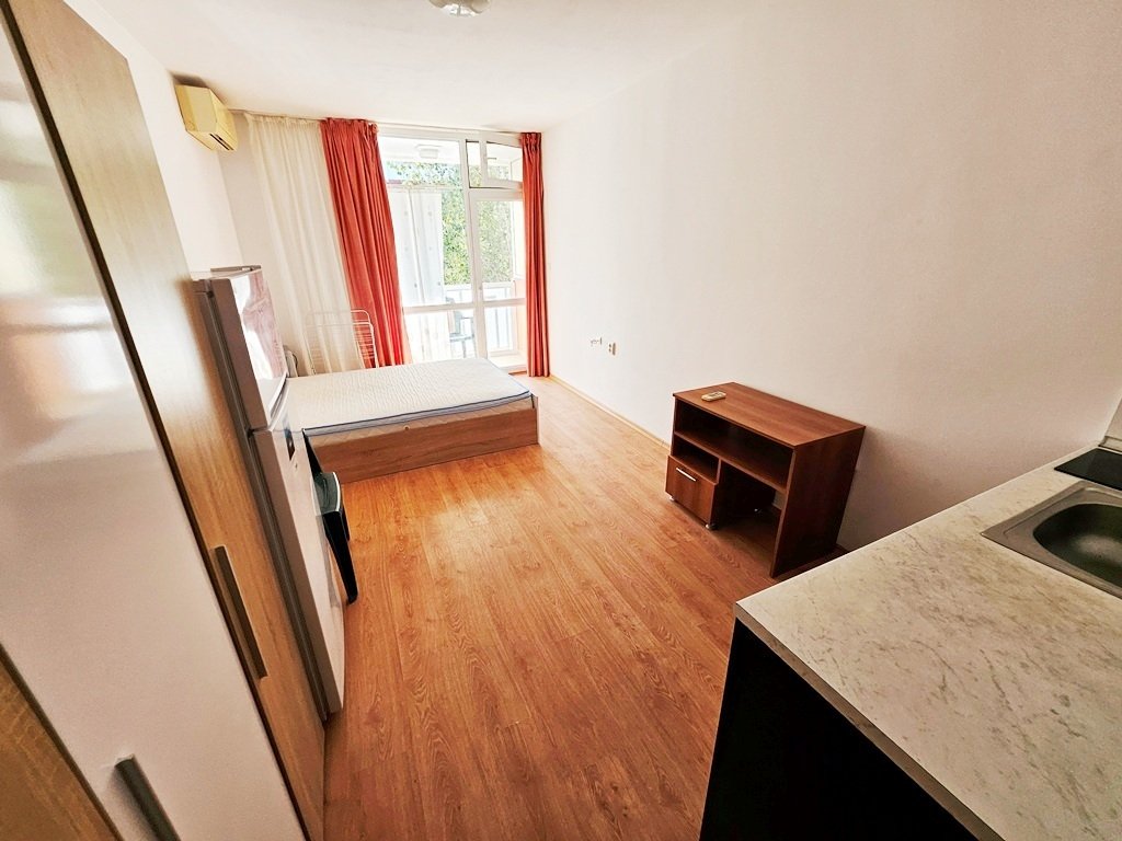 Przytulne studio z balkonem i widokiem na ogród w Gerber 4 – W pełni umeblowane