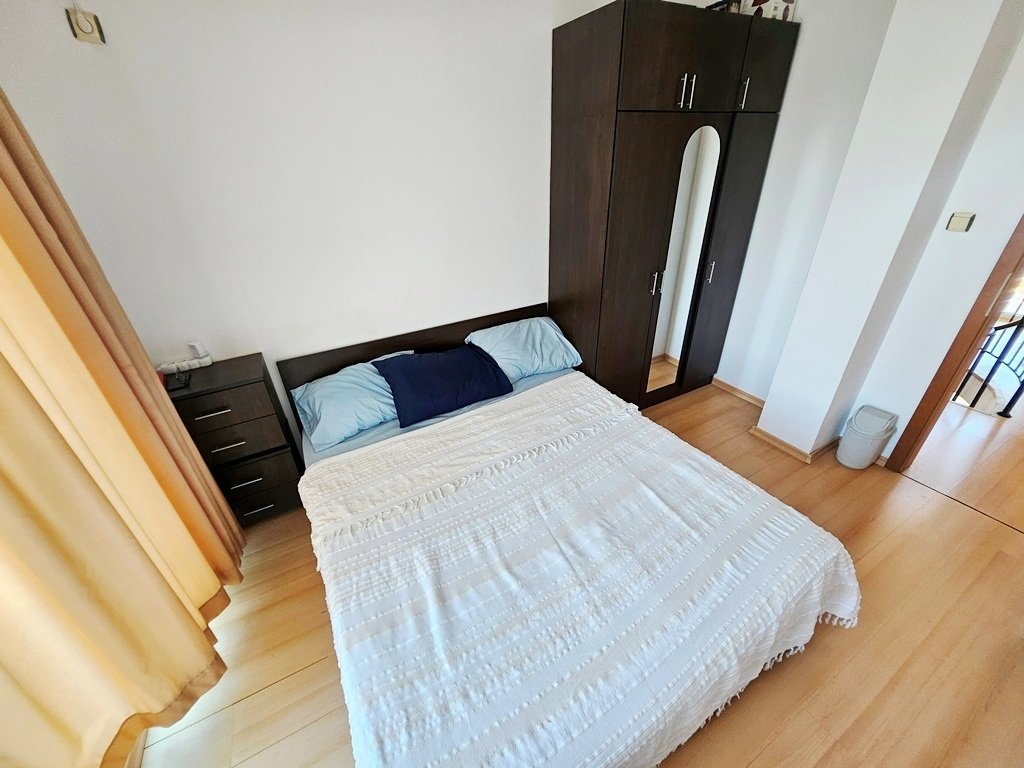Przestronna dwupoziomowa kawalerka z widokiem na basen w Sunny Day 3 – Duży układ i duży potencjał