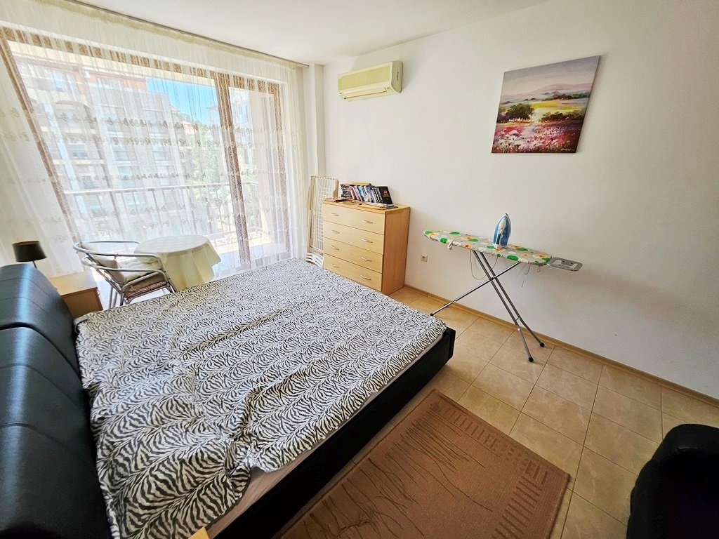 Duże dwupokojowe mieszkanie z widokiem na basen w Sunny View North – Jasne, przestronne i gotowe do zamieszkania