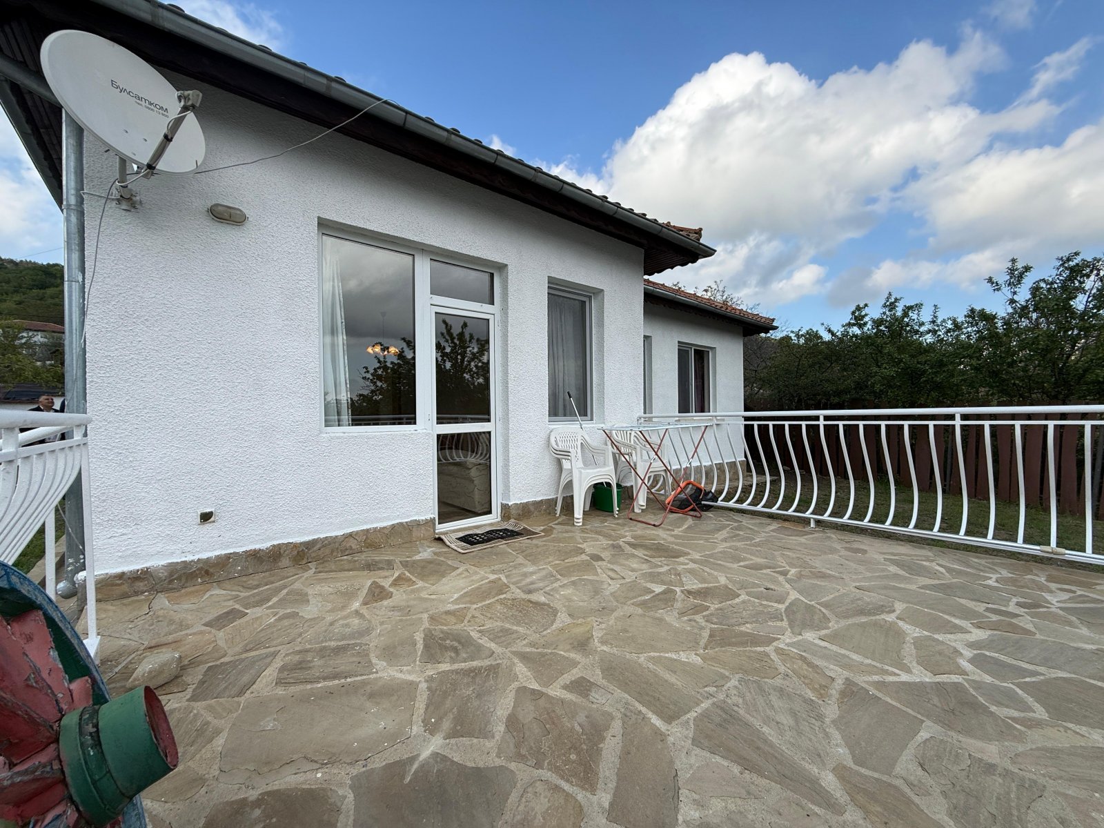 Freistehendes, eingeschossiges Haus mit Garten in Goritsa