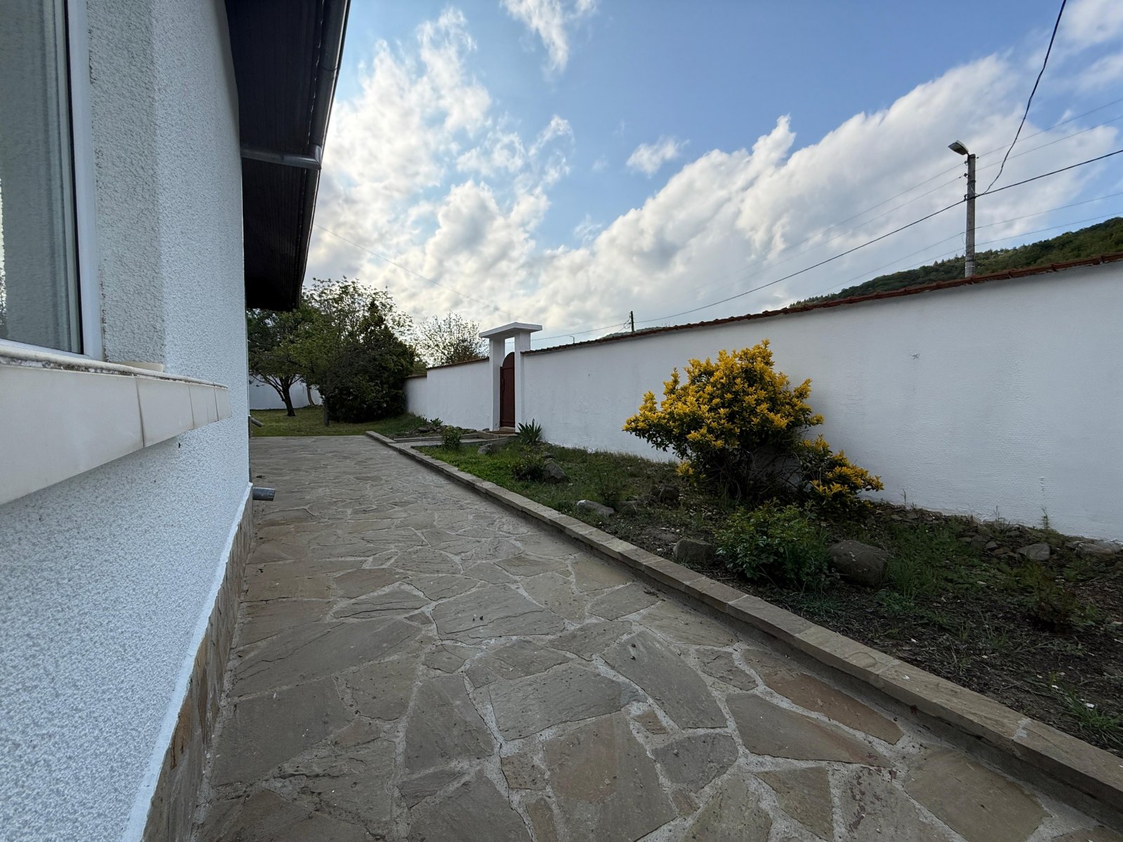 Freistehendes, eingeschossiges Haus mit Garten in Goritsa