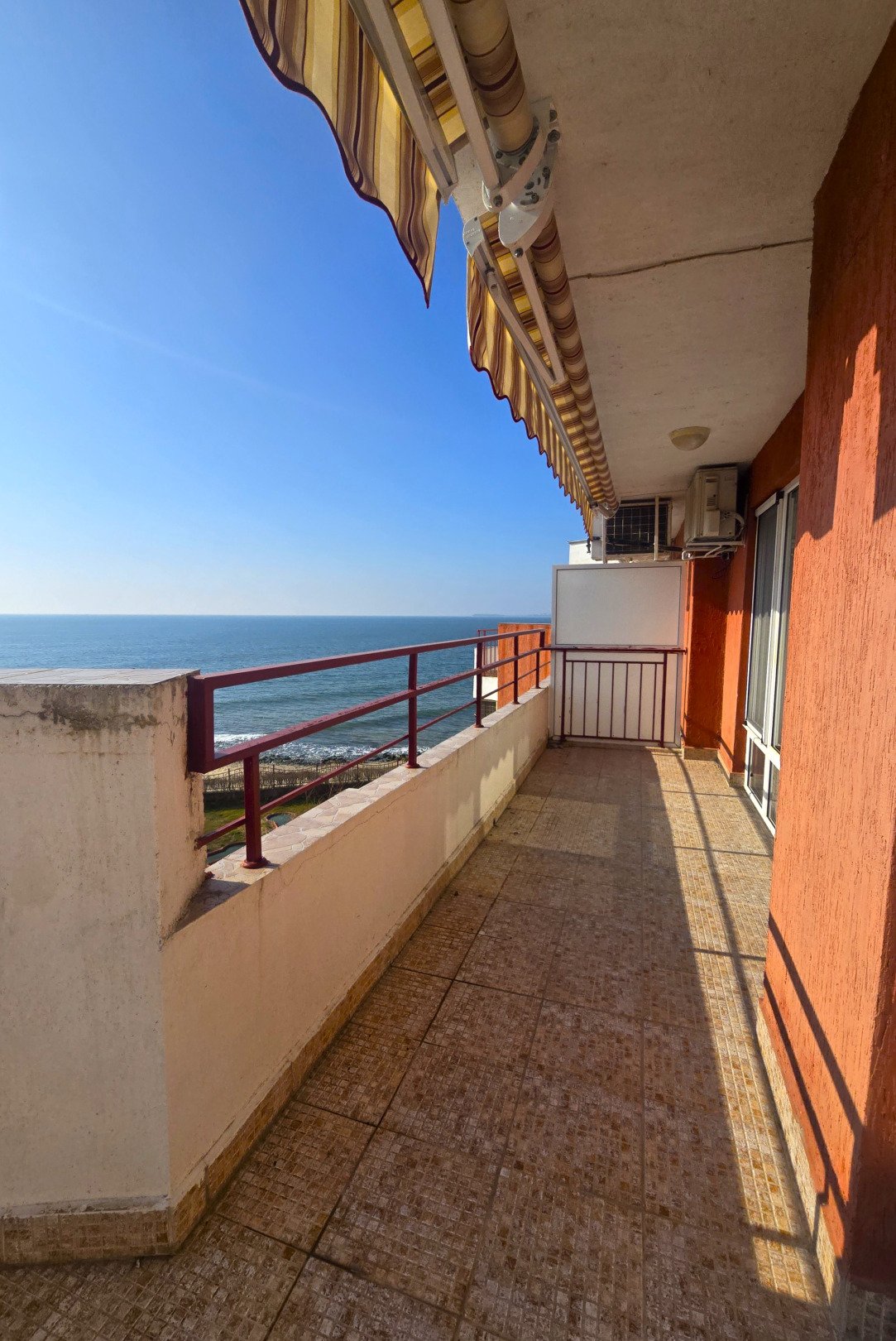 Przestronny apartament z trzema sypialniami i widokiem na morze w kompleksie Privilege Fort Beach w Świętym Własie