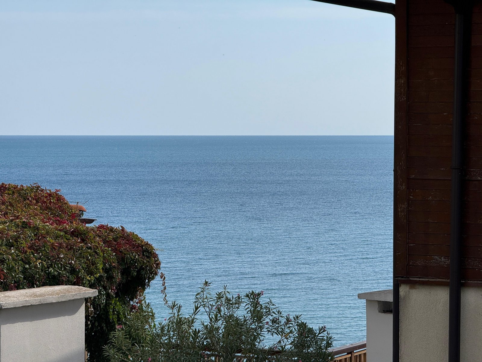 Möbliertes Ein-Zimmer-Apartment in erster Reihe im prestigeträchtigen Wohnkomplex Paradise Garden in Sveti Vlas.