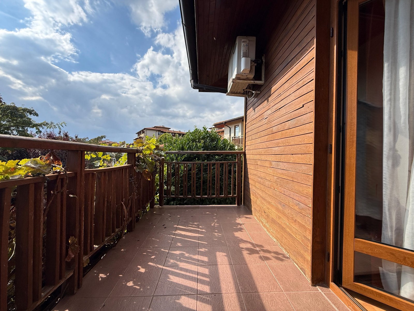 Möbliertes Ein-Zimmer-Apartment in erster Reihe im prestigeträchtigen Wohnkomplex Paradise Garden in Sveti Vlas.