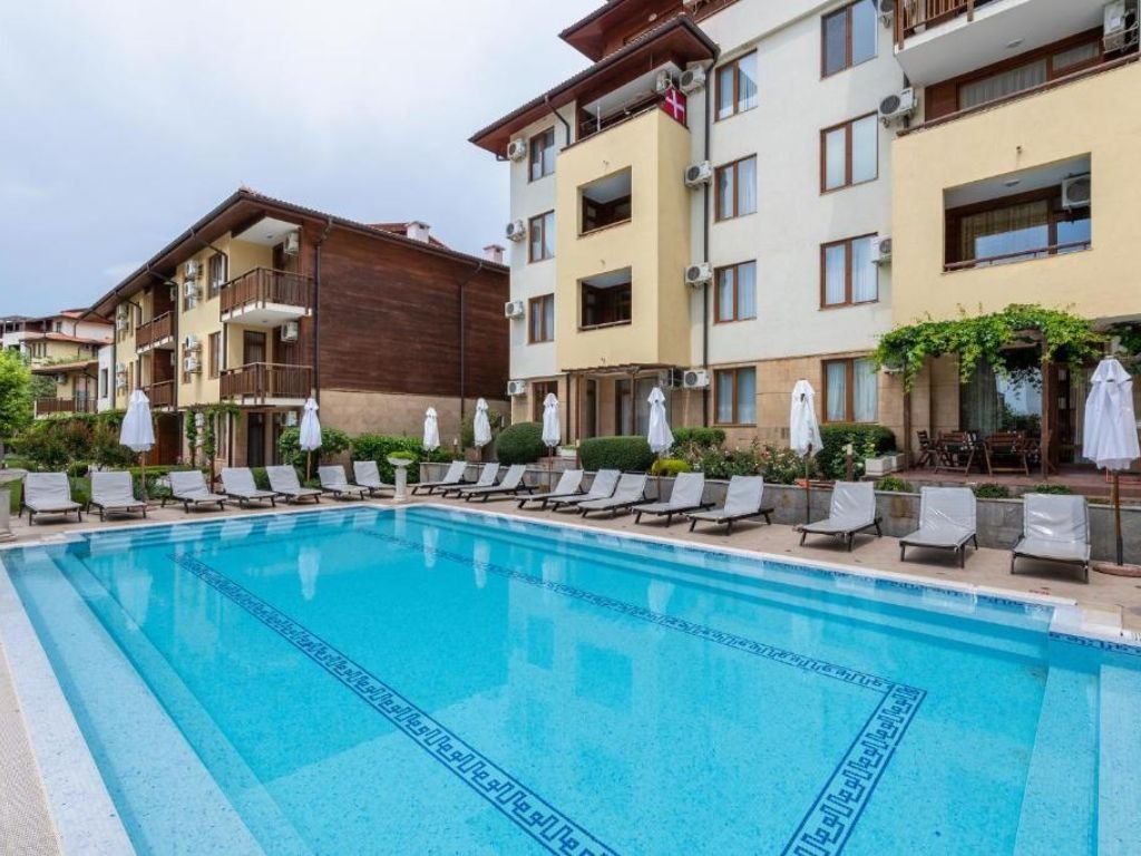 Möbliertes Ein-Zimmer-Apartment in erster Reihe im prestigeträchtigen Wohnkomplex Paradise Garden in Sveti Vlas.