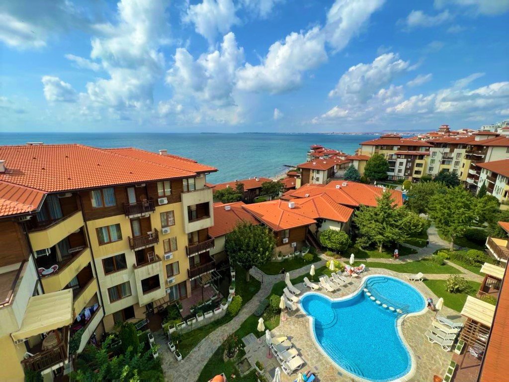 Möbliertes Ein-Zimmer-Apartment in erster Reihe im prestigeträchtigen Wohnkomplex Paradise Garden in Sveti Vlas.