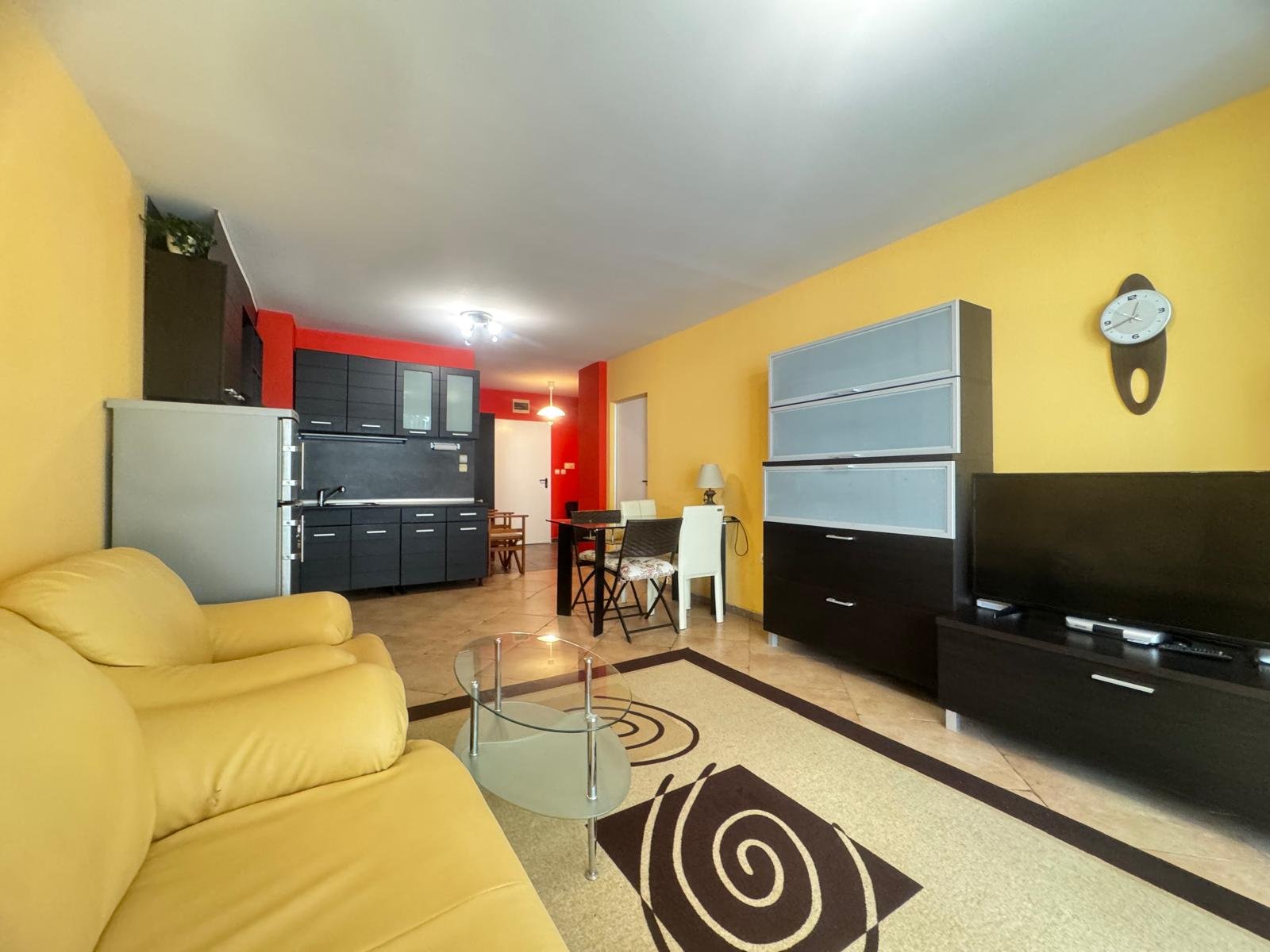 Eine geräumige Einzimmerwohnung in bester Lage in Pomorie.