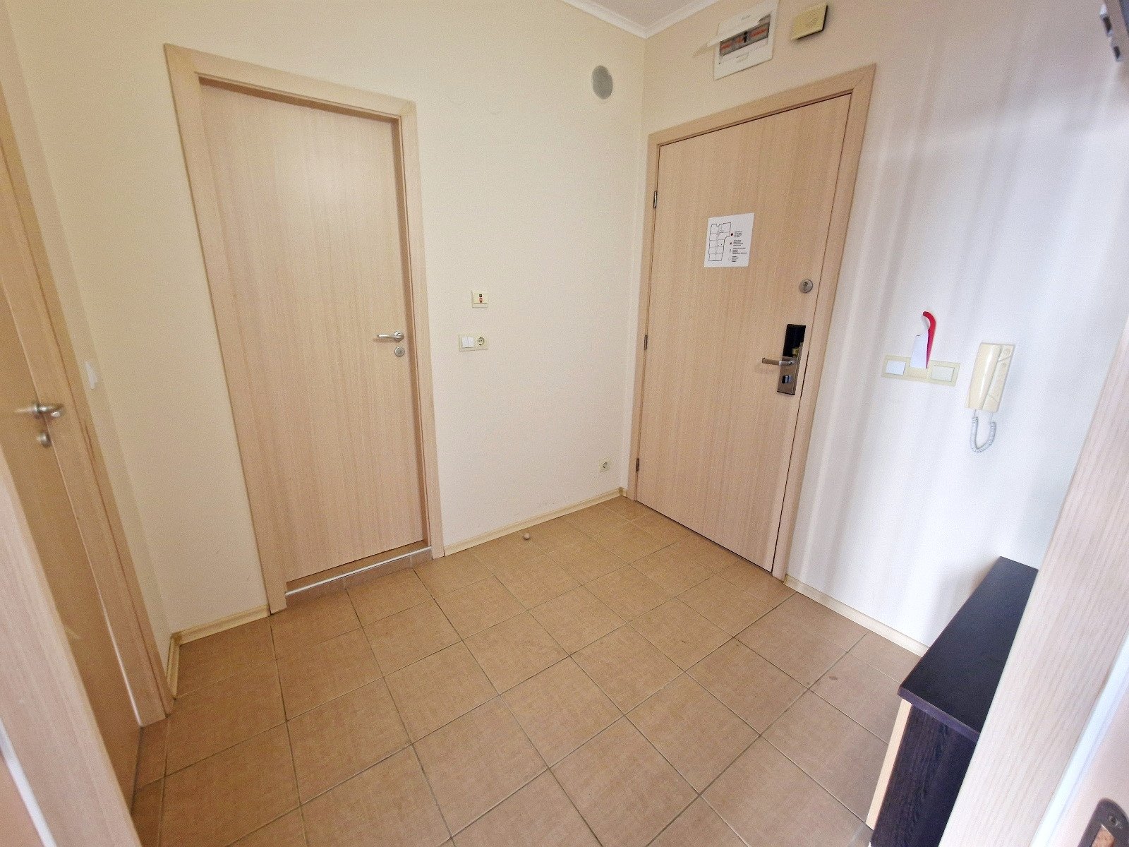 Geräumige Wohnung mit Meerblick in einer exklusiven Anlage in erster Reihe in Obzor, Bulgarien