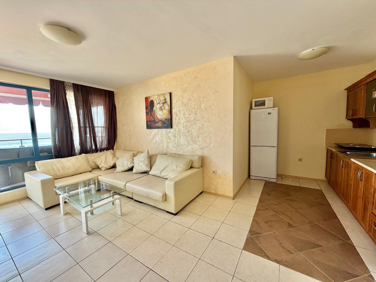 Oferujemy duży apartament z jedną sypialnią w Słonecznym Brzegu z widokiem na morze!