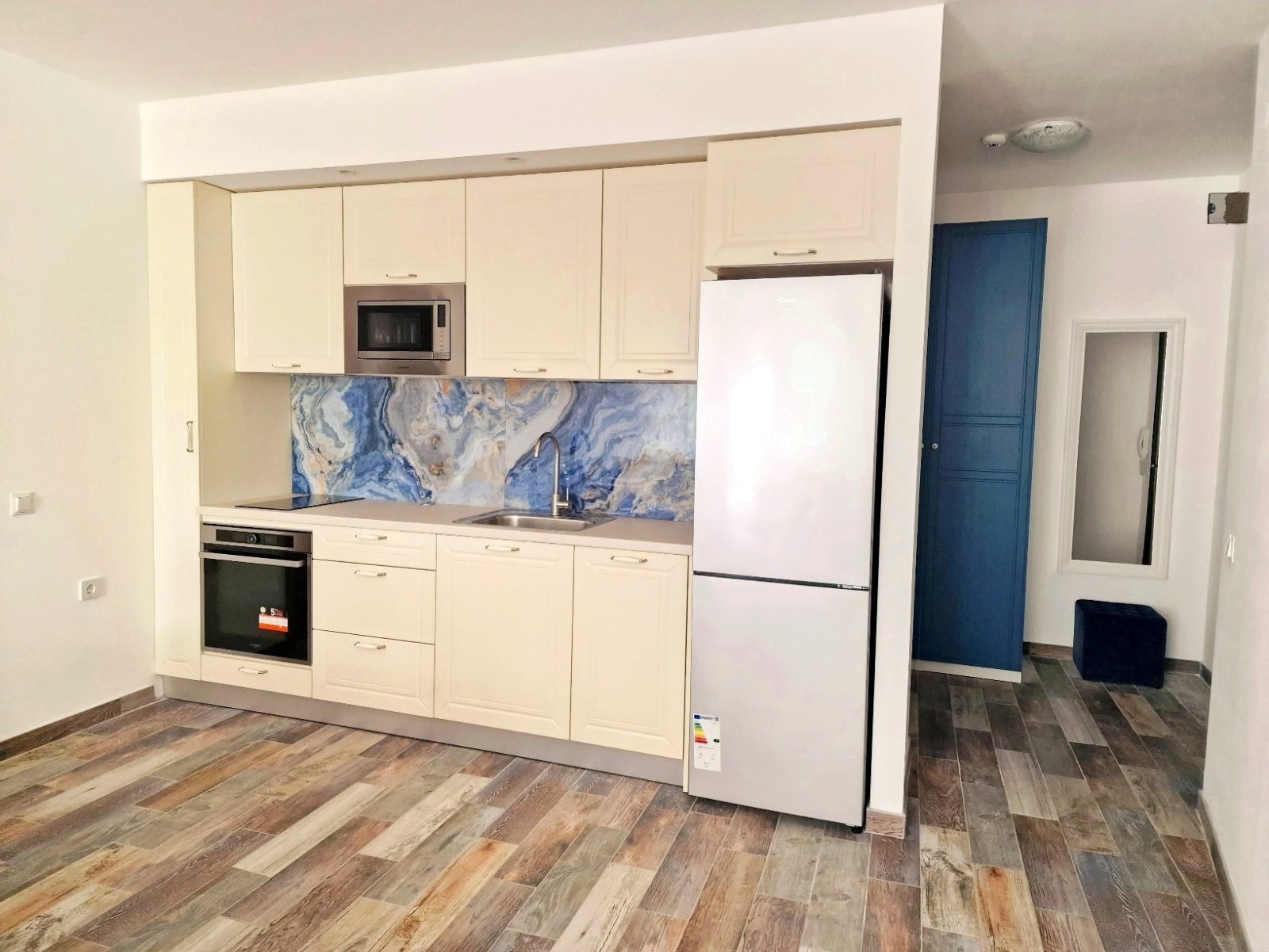 trzypokojowy apartament z widokiem na morze, dwie łazienki, tuż przy plaży, Biała