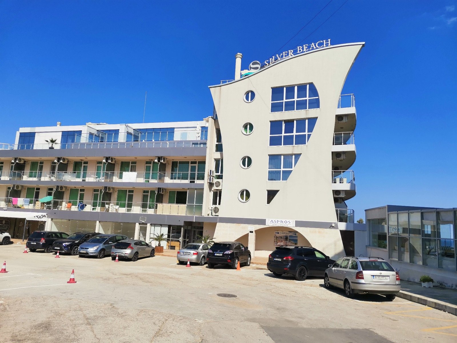 trzypokojowy apartament z widokiem na morze, dwie łazienki, tuż przy plaży, Biała