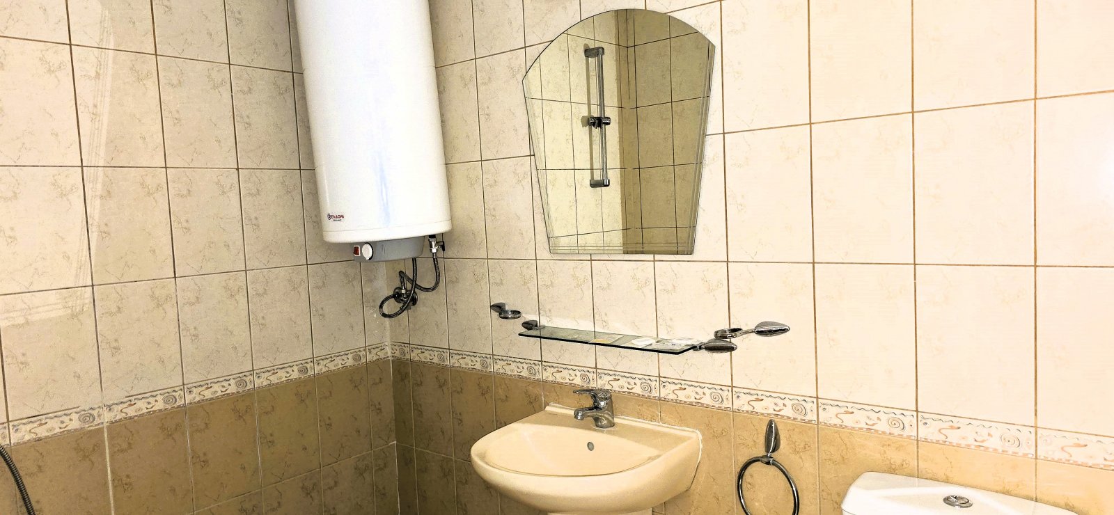 Piękny rodzinny hotel z restauracją na sprzedaż w centralnej części Rawdy