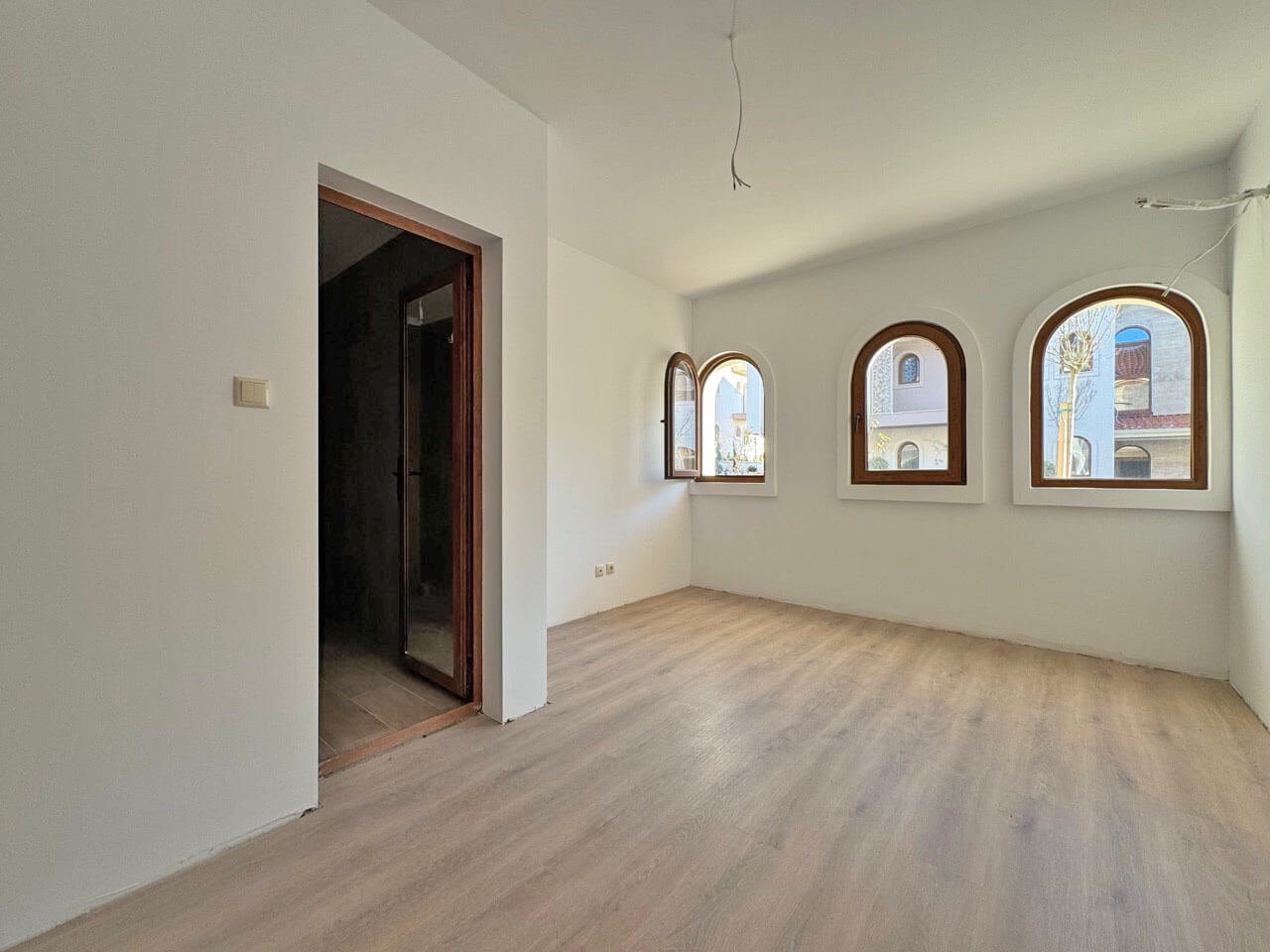 Niewyposażone dwupokojowe mieszkanie w kompleksie Grand Village, Kosharitsa, Bułgaria