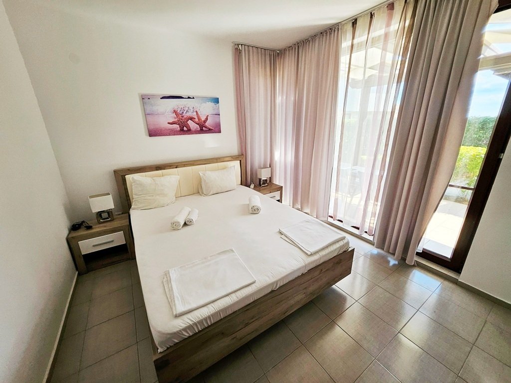Przestronne mieszkanie dwupokojowe z widokiem na ogród w Bay View Villas