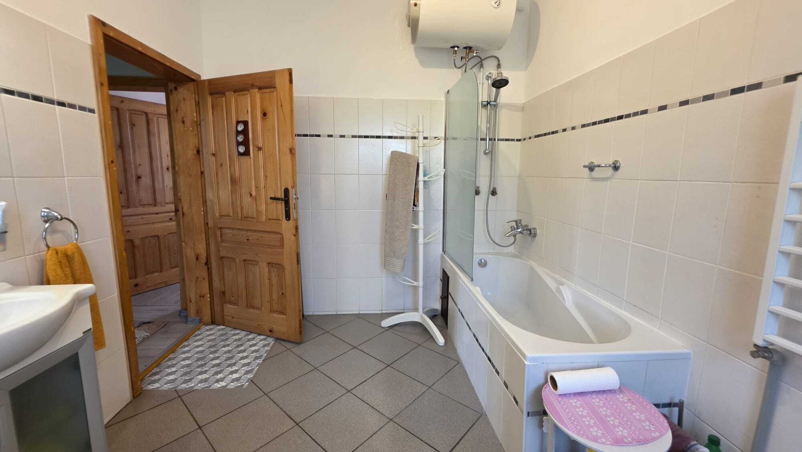 Dom jednorodzinny z domkiem gościnnym we wsi Djulevo, region Burgas, Bułgaria