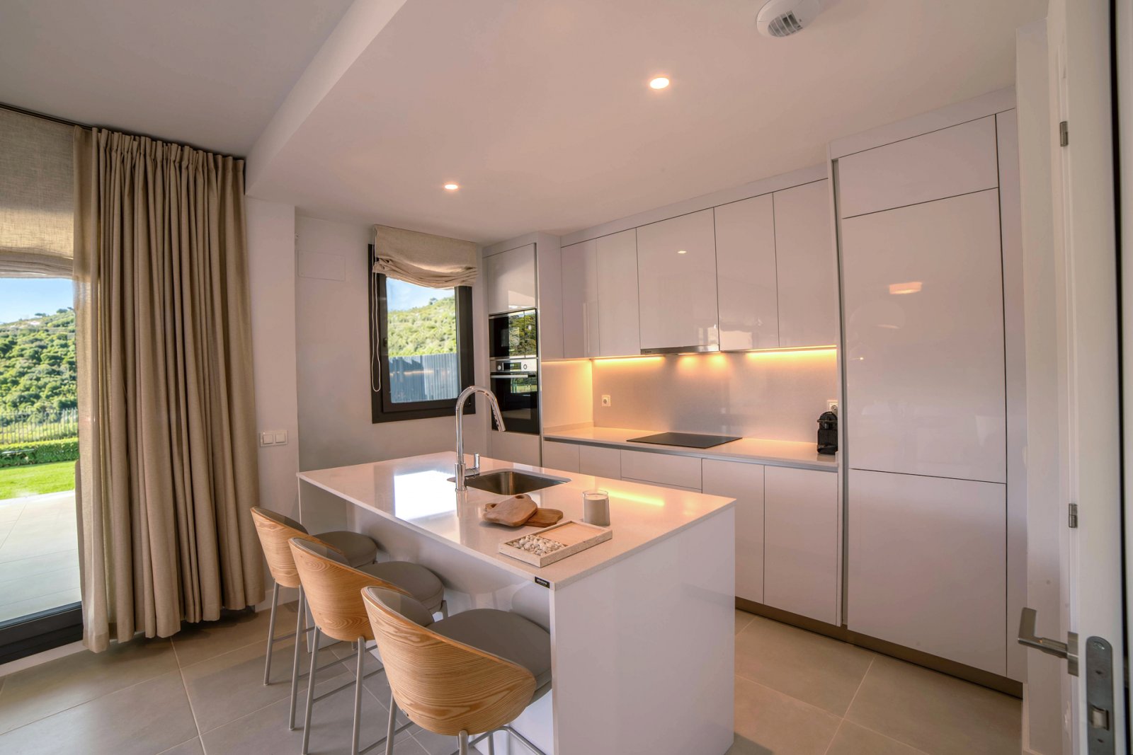 Luksusowe apartamenty, widok na morze i prywatne tarasy, Casares