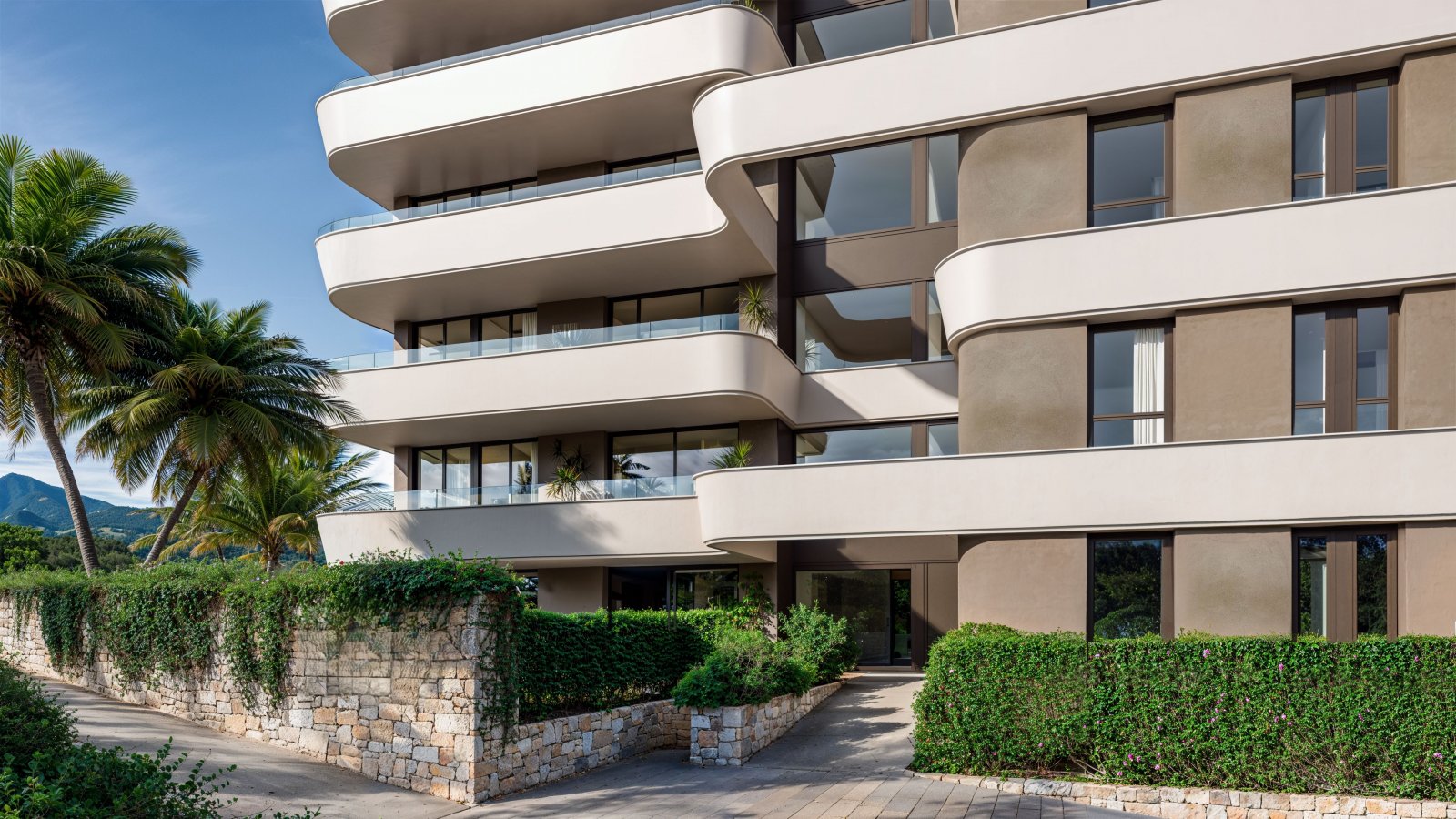 Exklusive Apartments und Penthäuser, erste Strandlage, Estepona