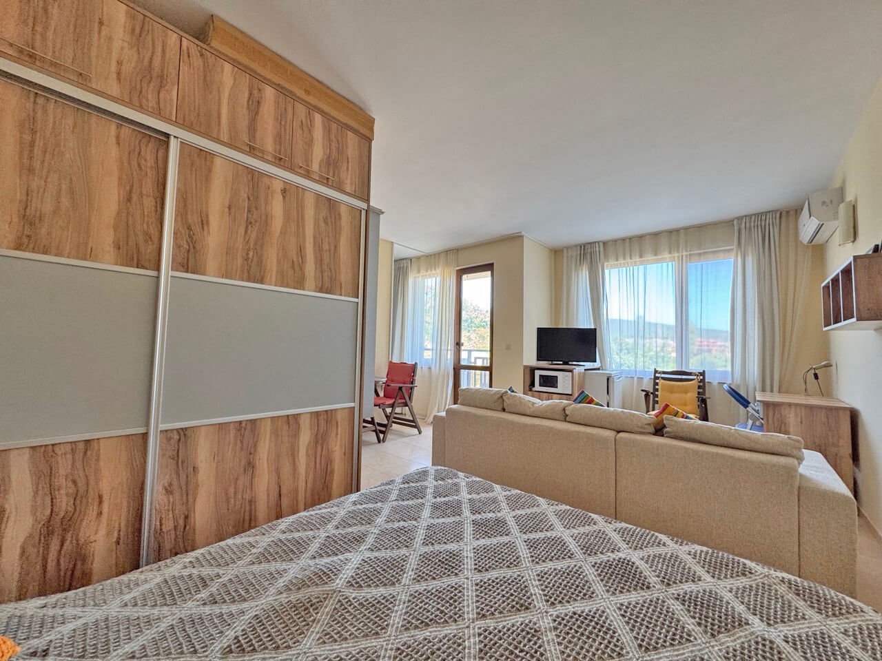 Studio im Komplex Relax mit Blick auf die Berge in Sveti Vlas, BulgarienStudio w kompleksie Relax z widokiem na góry w Sveti Vlas, Bułgaria