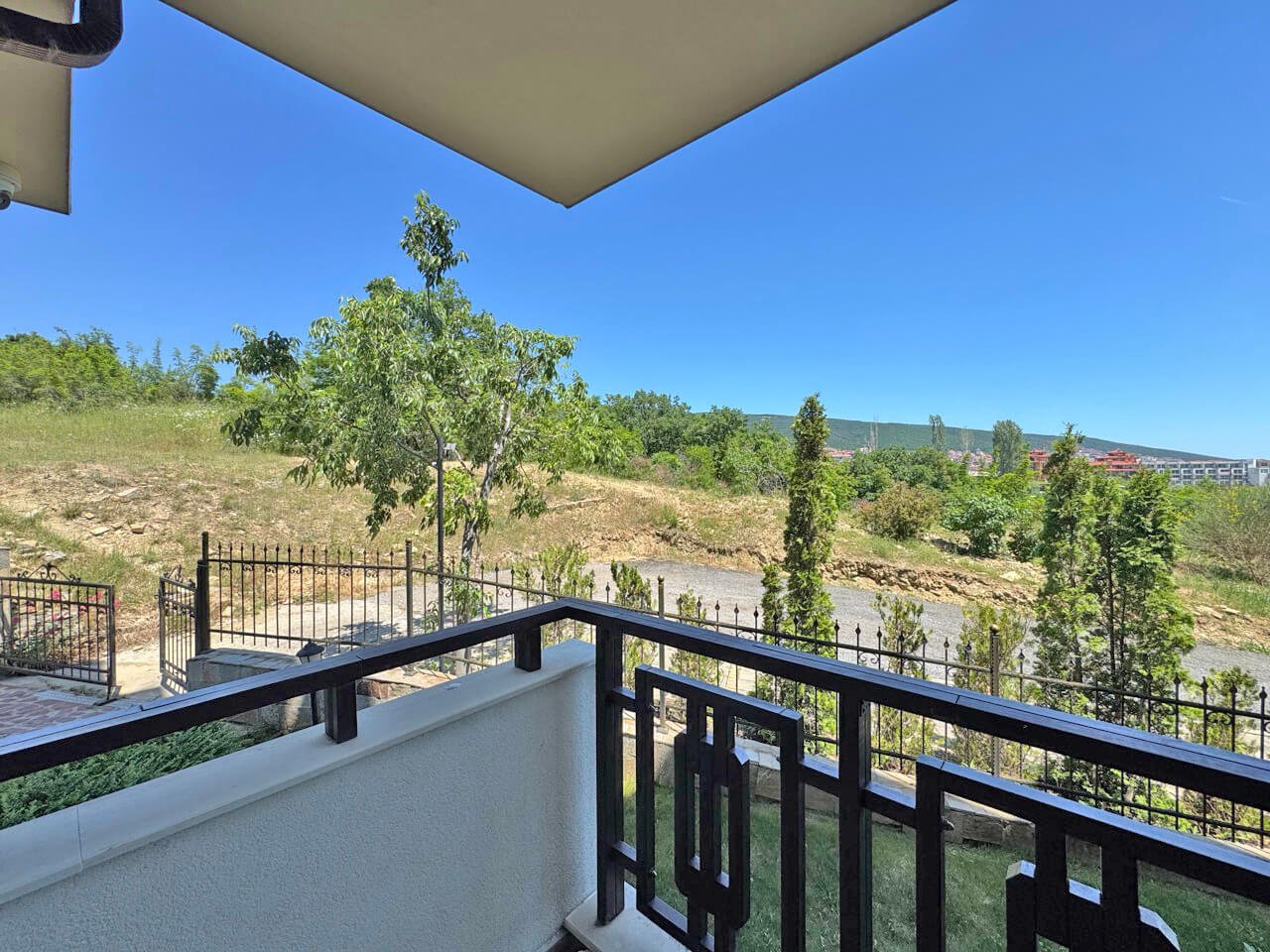 Studio im Komplex Relax mit Blick auf die Berge in Sveti Vlas, BulgarienStudio w kompleksie Relax z widokiem na góry w Sveti Vlas, Bułgaria