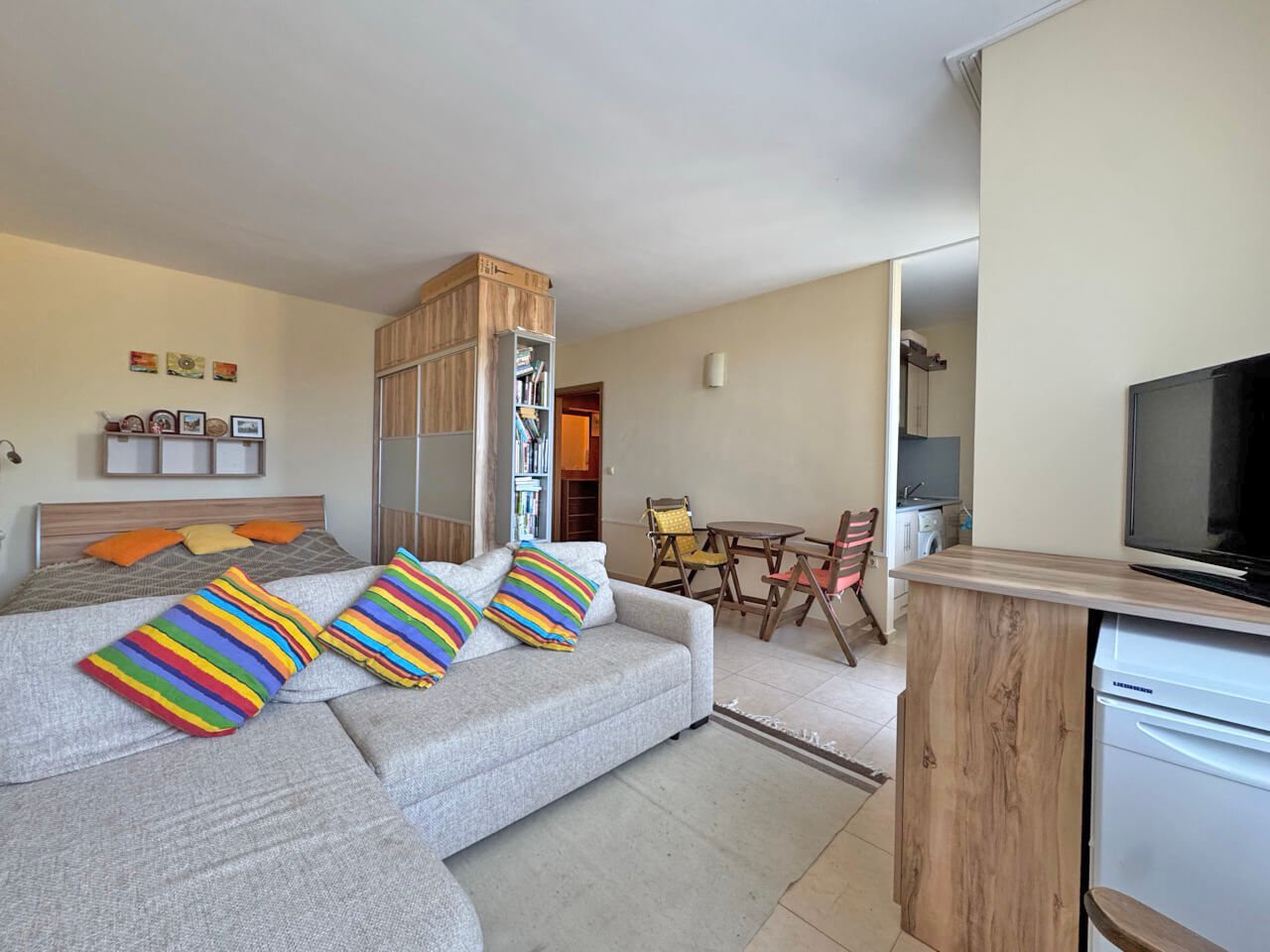 Studio im Komplex Relax mit Blick auf die Berge in Sveti Vlas, BulgarienStudio w kompleksie Relax z widokiem na góry w Sveti Vlas, Bułgaria