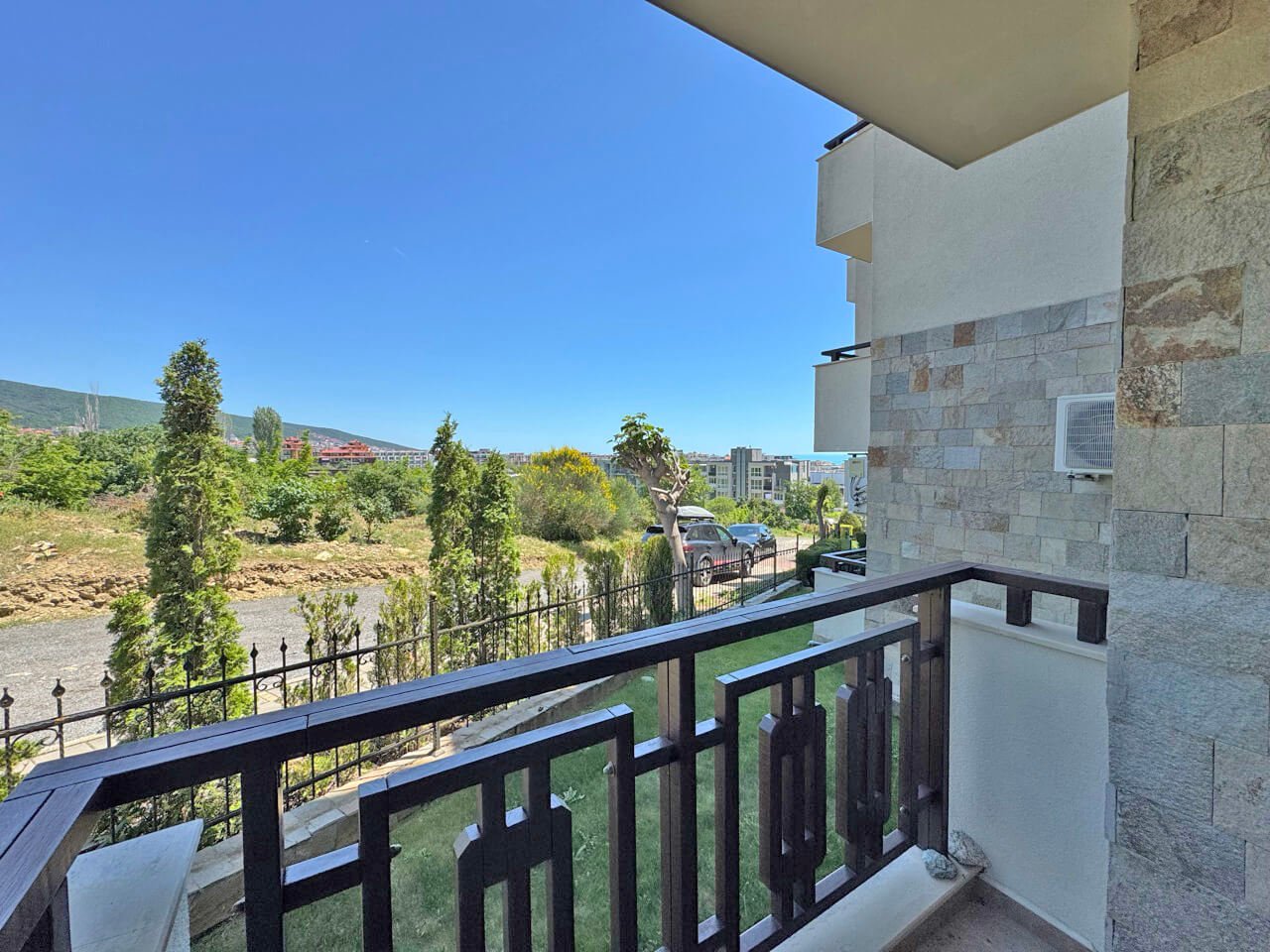 Studio im Komplex Relax mit Blick auf die Berge in Sveti Vlas, BulgarienStudio w kompleksie Relax z widokiem na góry w Sveti Vlas, Bułgaria