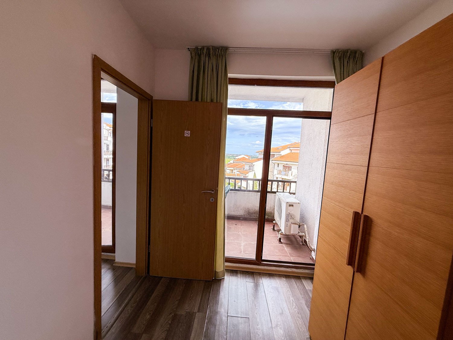 Trzypokojowy apartament z widokiem na morze i basen w kompleksie The Vineyards Resort, Aheloy, Bułgaria