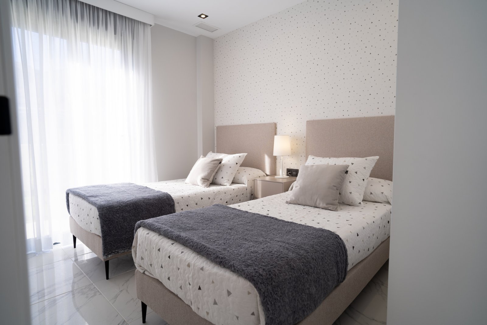Słoneczne bungalowy nad morzem, prywatne ogrody i basen, Pilar de la Horadada