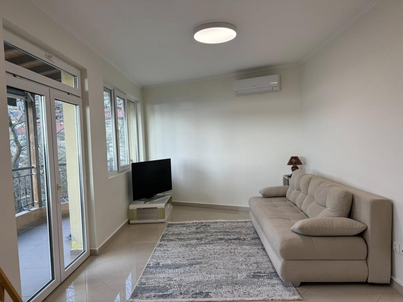 Przestronne mieszkanie dwupokojowe o powierzchni 73 m² w Sveti Vlas