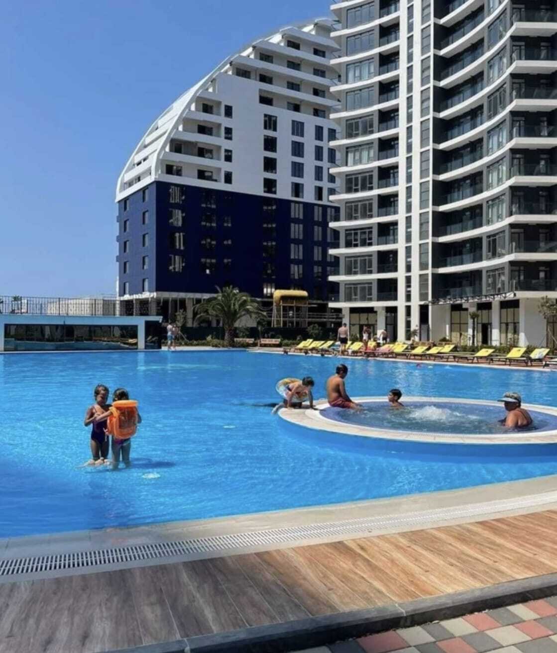 Luksusowe mieszkanie designerskie z dwoma sypialniami i widokiem na morze w Sea Home (Ibis Styles 4*), Batumi, Gruzja