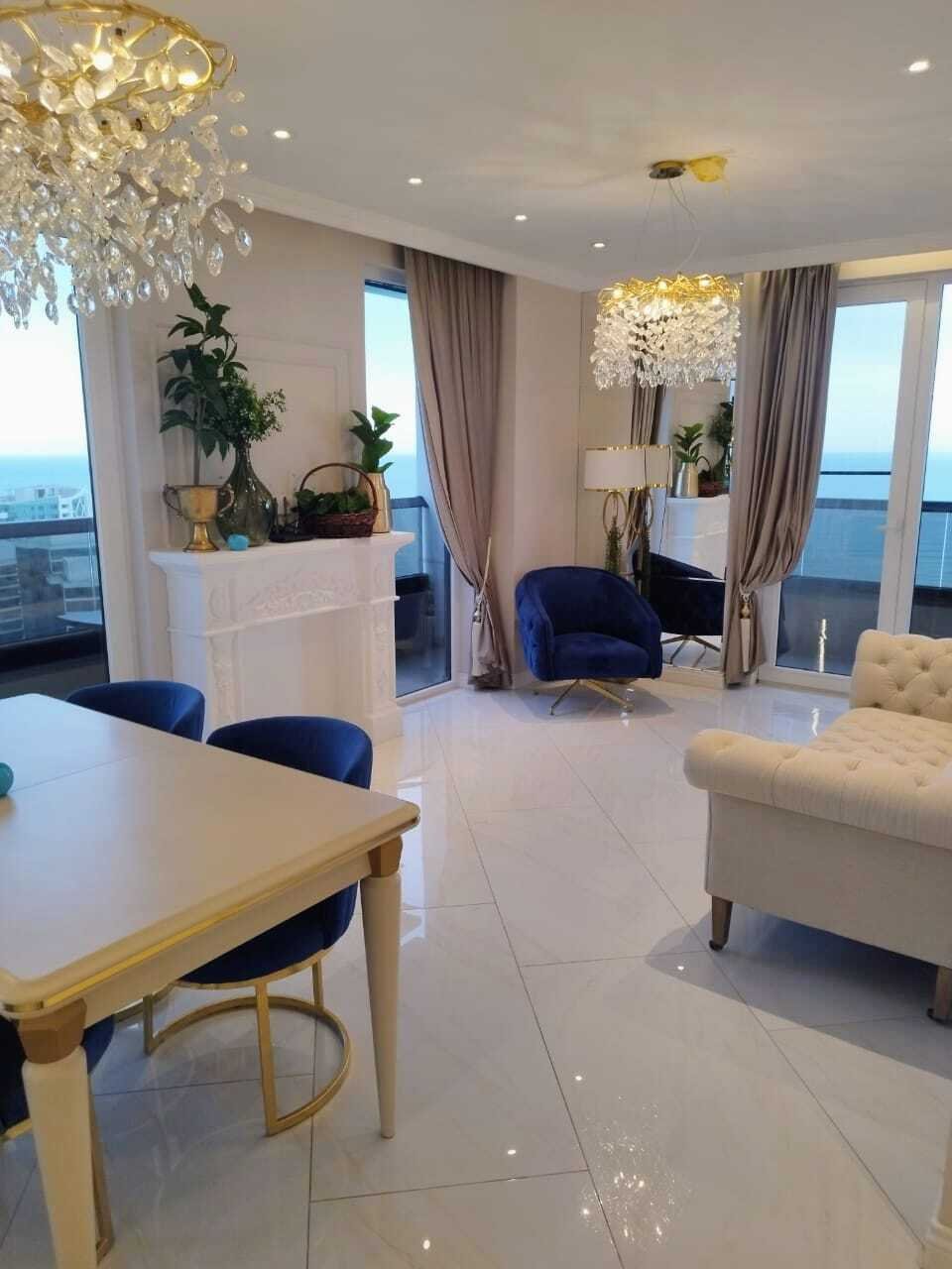 Luksusowe mieszkanie designerskie z dwoma sypialniami i widokiem na morze w Sea Home (Ibis Styles 4*), Batumi, Gruzja