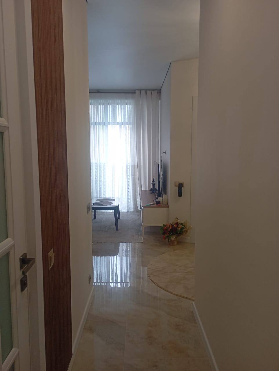Kluczem gotowa, w pełni odnowiona dwupokojowa mieszkanie z widokiem na góry w Batumi, Gruzja