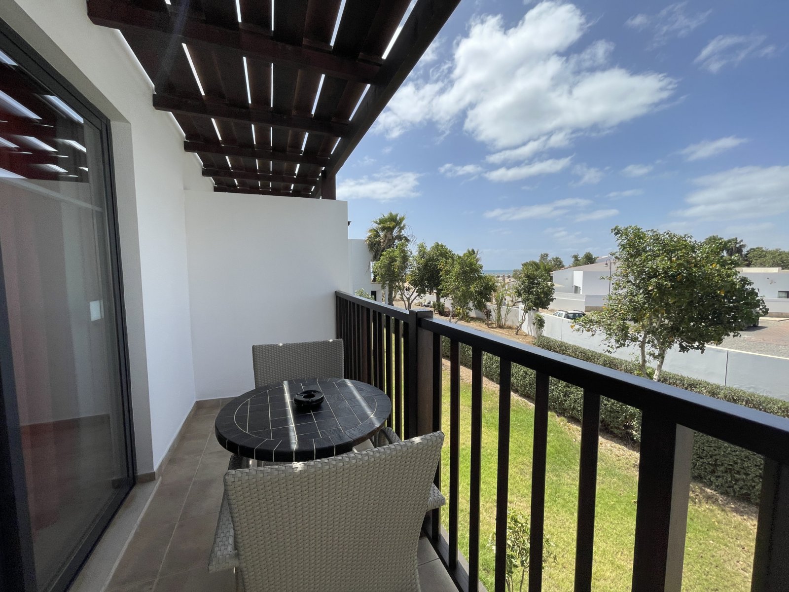 Gwarancja zysku, apartament z jedną sypialnią z widokiem na baseny w ośrodku Melia Llana Beach Resort na Wyspach Zielonego Przylądka
