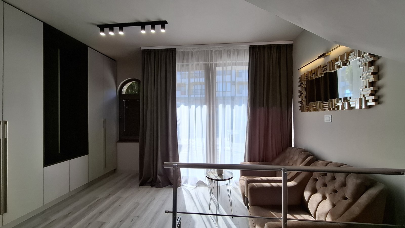 Trzypiętrowy dom szeregowy bezpośrednio przy linii brzegowej, Sun Coast Resort, 50 m od plaży, Sveti Vlas, Bułgaria