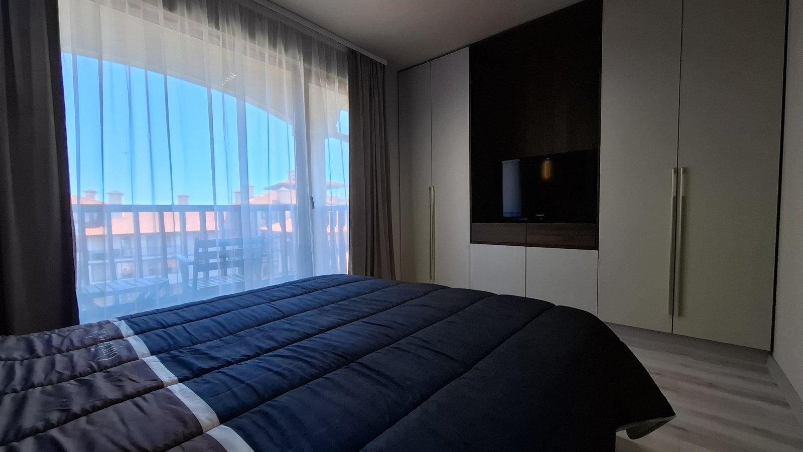 Trzypiętrowy dom szeregowy bezpośrednio przy linii brzegowej, Sun Coast Resort, 50 m od plaży, Sveti Vlas, Bułgaria
