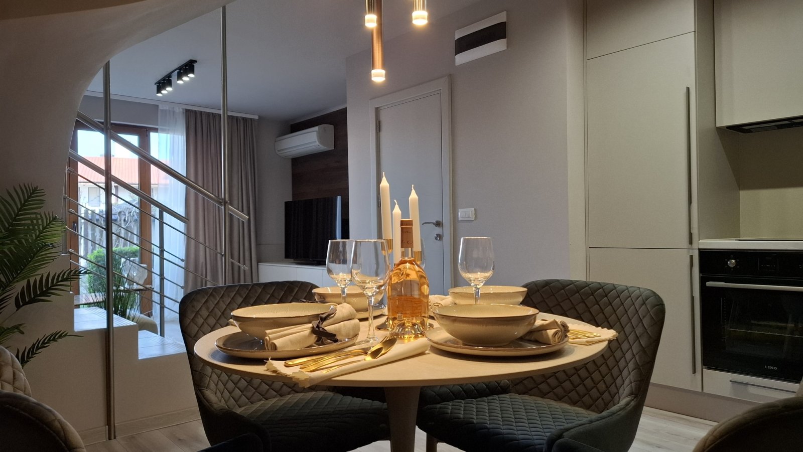 Trzypiętrowy dom szeregowy bezpośrednio przy linii brzegowej, Sun Coast Resort, 50 m od plaży, Sveti Vlas, Bułgaria