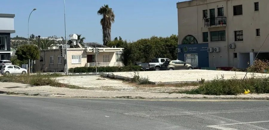 Grunty komercyjne w Pafos, Pafos