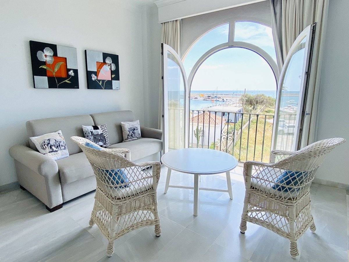 Einzigartiges Stadthaus direkt am Strand von Estepona, Málaga. Ein Traumhaus für anspruchsvolle Käufer!
