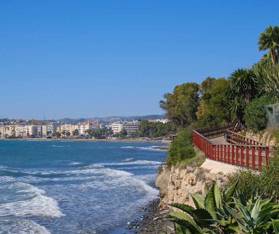 Modernes Apartment mit atemberaubendem Meerblick in La Resina, Costa del Sol