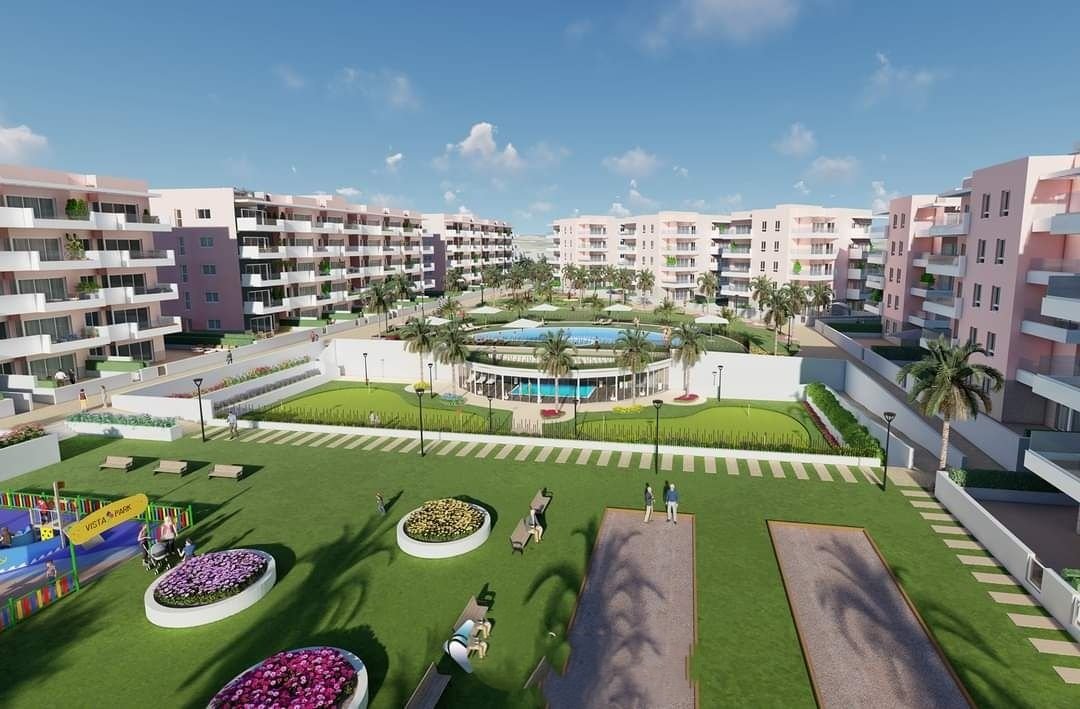 Geräumiges Apartment mit Terrasse und Poolblick – Guardamar del Segura