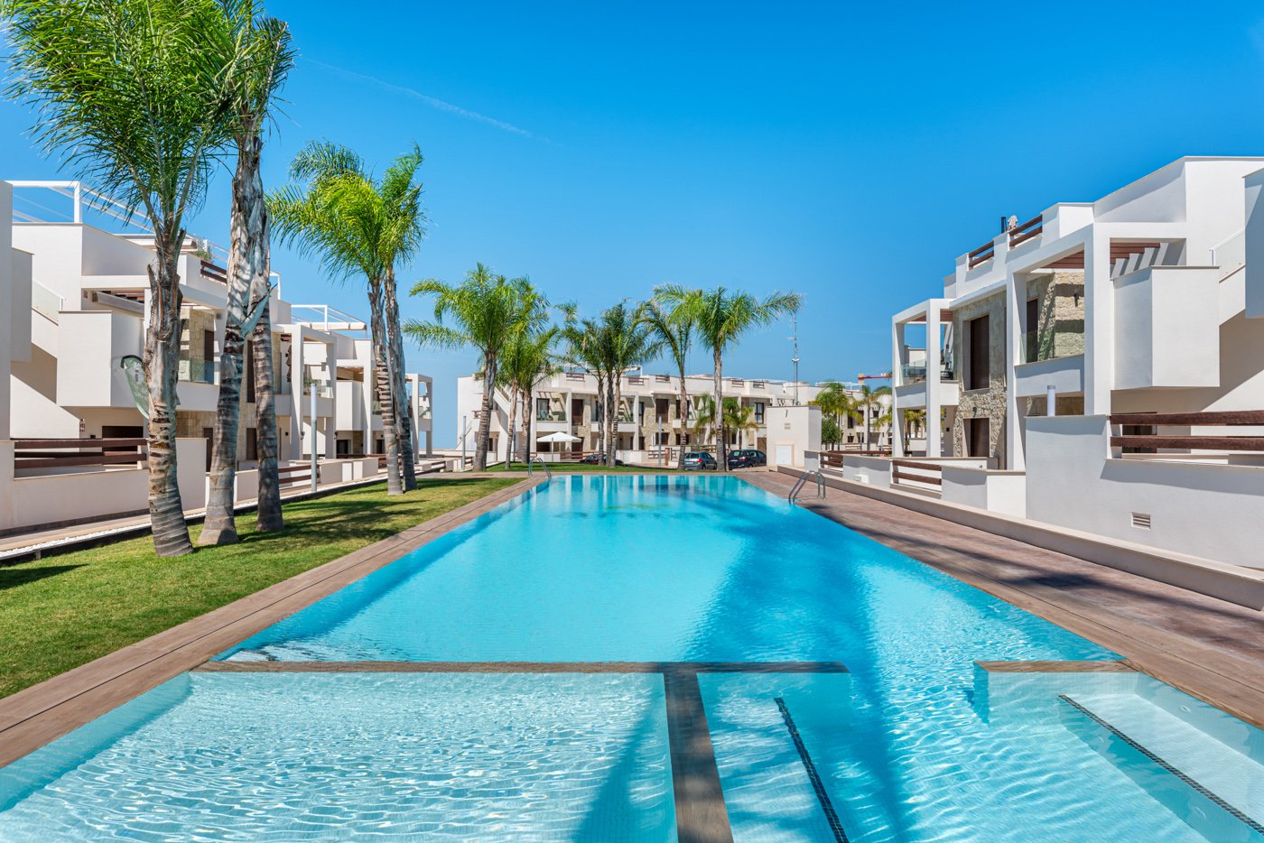 Nowoczesny bungalow, 3,5 km od morza, basenu i ogrodów, Torrevieja