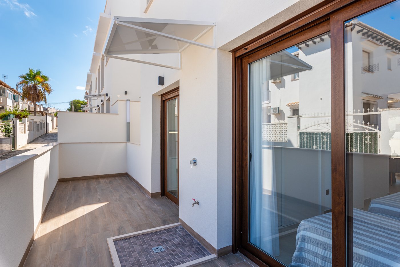 Umeblowane bungalowy, basen i 3,5 km od morza, Torrevieja