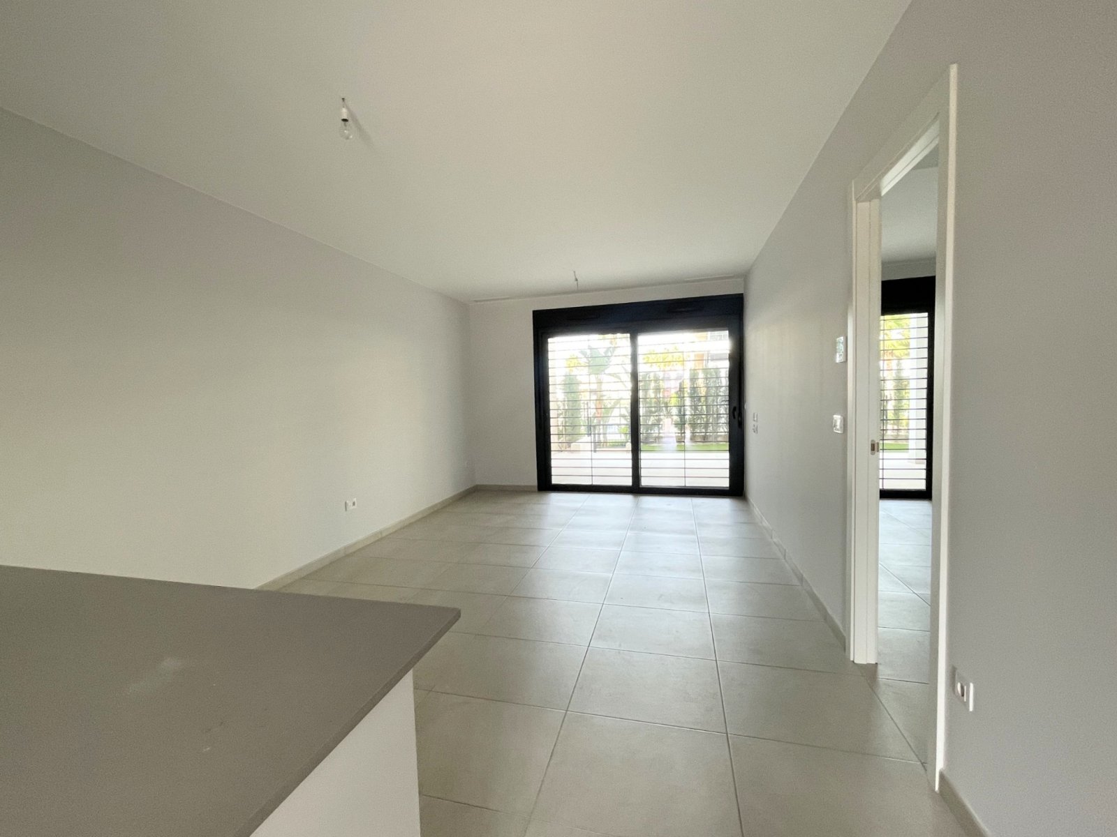 Oaza w centrum miasta. Ostatni dostępny apartament z ogrodem blisko morza, Torreveja.