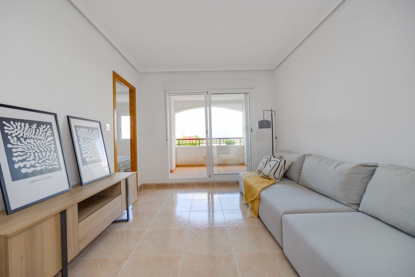 Nowoczesny apartament z 2 sypialniami, przestronnym tarasem i basenem, San Fulgencio, Hiszpania
