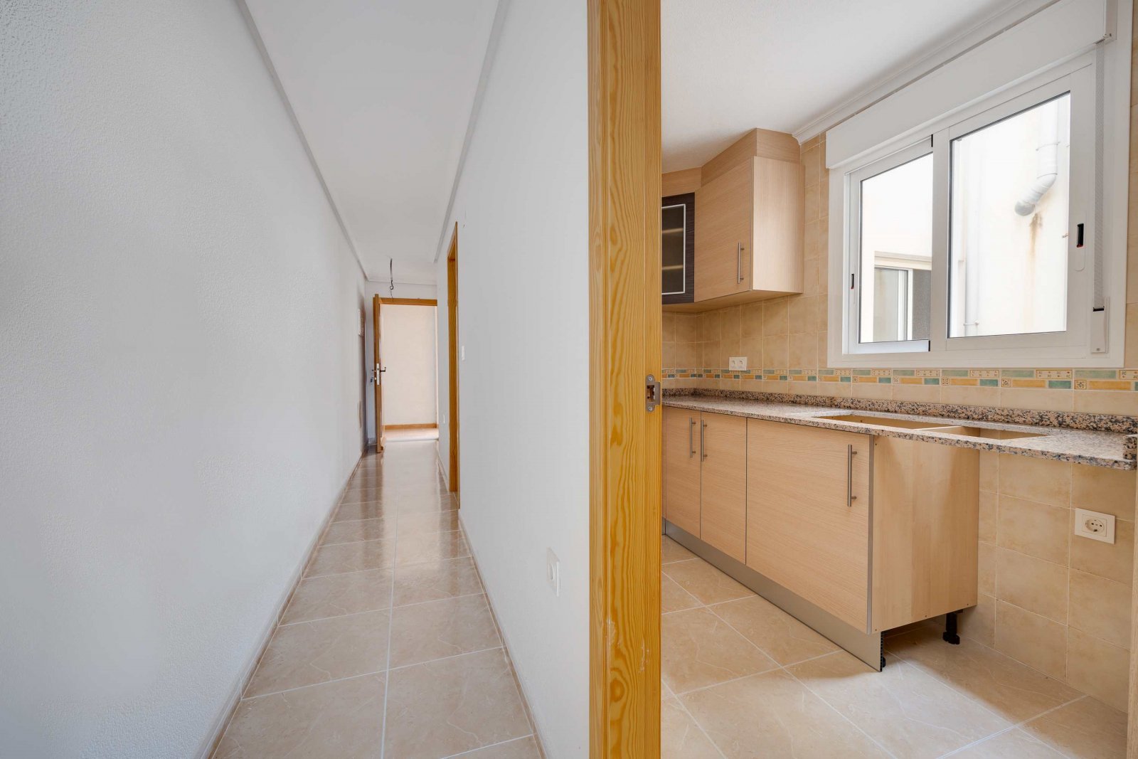 Nowoczesny apartament z 2 sypialniami, przestronnym tarasem i basenem, San Fulgencio, Hiszpania