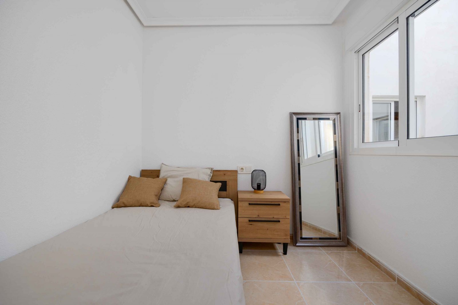 Nowoczesny apartament z 2 sypialniami, przestronnym tarasem i basenem, San Fulgencio, Hiszpania