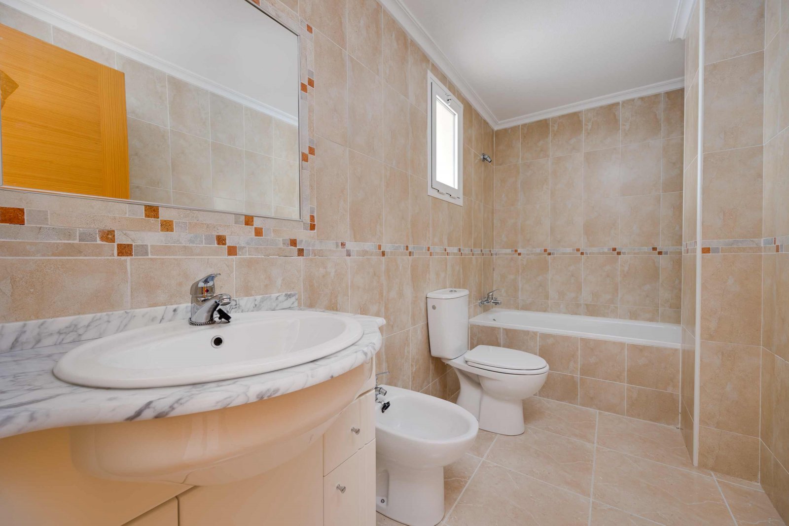 Nowoczesny apartament z 2 sypialniami, przestronnym tarasem i basenem, San Fulgencio, Hiszpania