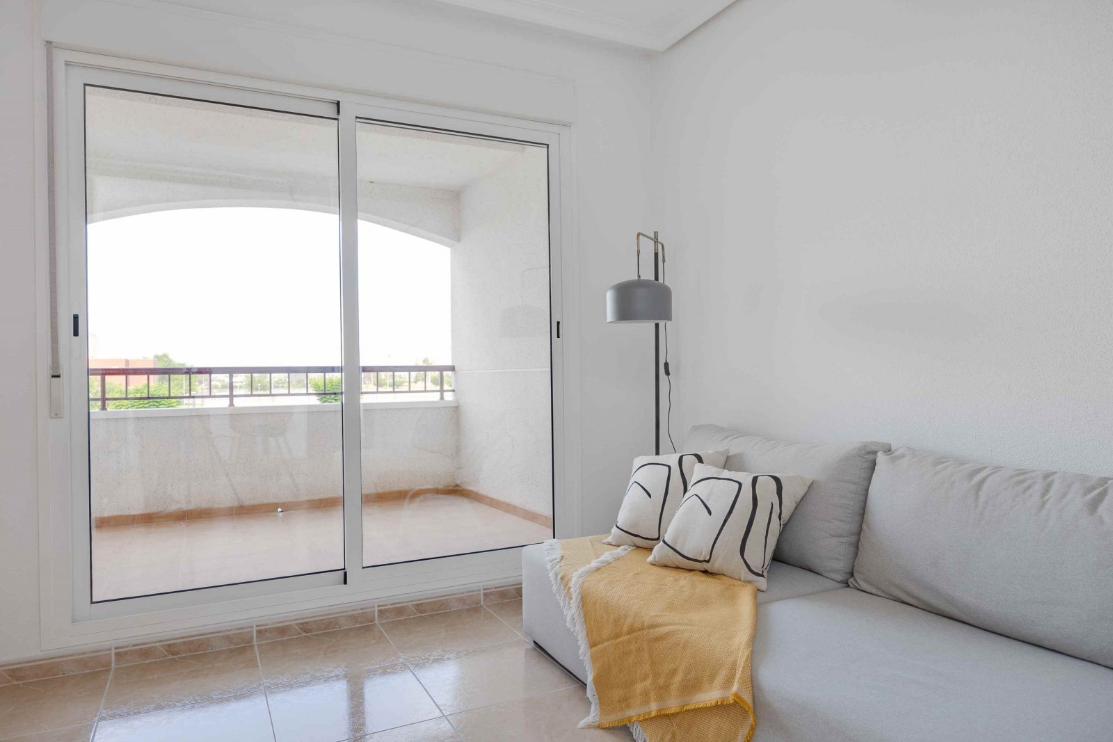 Nowoczesny apartament z 2 sypialniami, przestronnym tarasem i basenem, San Fulgencio, Hiszpania